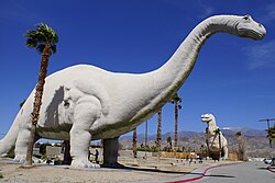 "2014, Brontosaurus - panoramio.jpg", uploaded by User:Panoramio upload bot