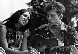 "Joan Baez and Bob Dylan.jpg", uploaded by User:Yann)