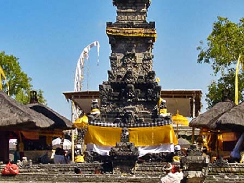 Pekraman Sakenan Pura Desa Lembongan