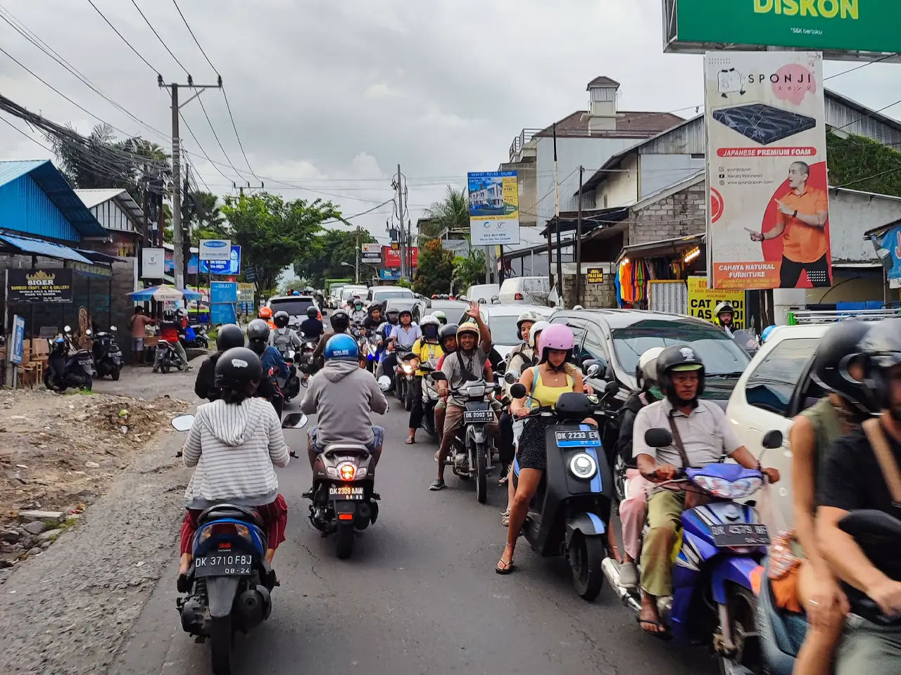 bali traffic on main road